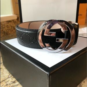 Signature leather Gucci belt